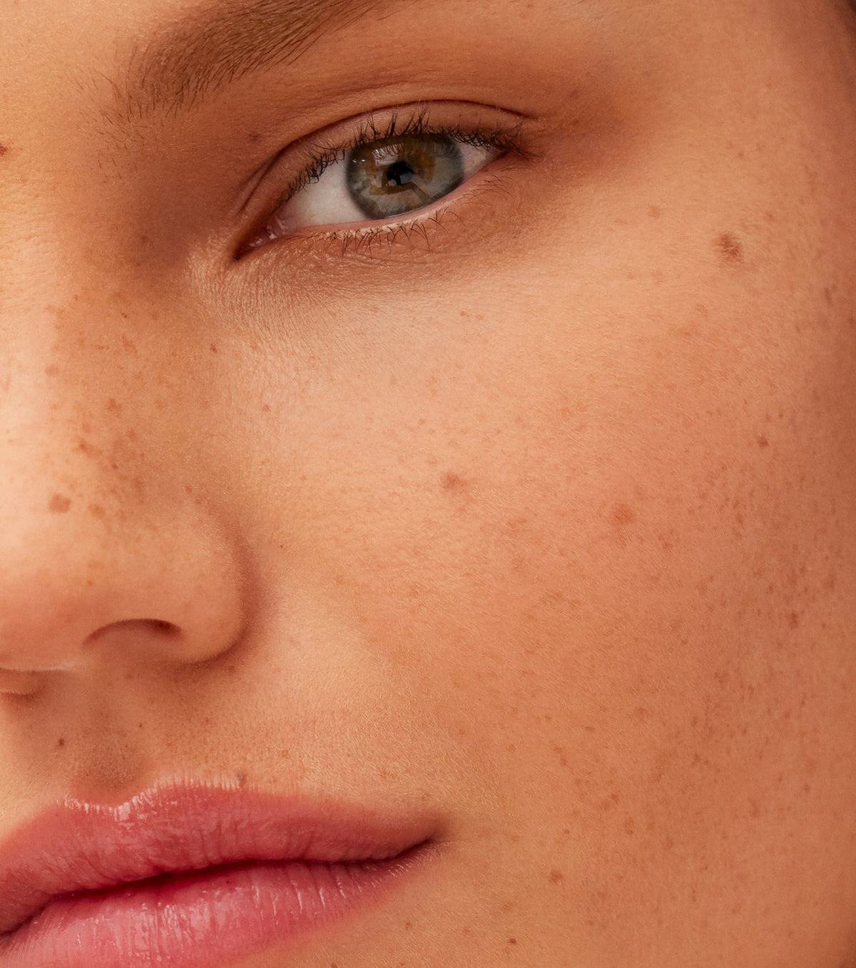 Westman Atelier Vital Pressed Skincare Powder